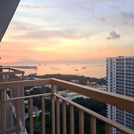 Cozy Penthouse 2Br Suite W Balcony - Amazing Manila Bay View And City Skyline Near Moa Pasay Exterior photo