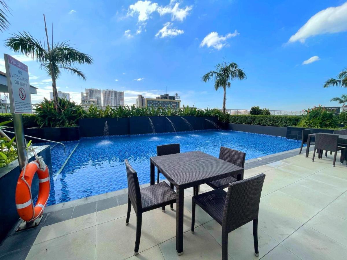 Cozy Penthouse 2Br Suite W Balcony - Amazing Manila Bay View And City Skyline Near Moa Pasay Exterior photo